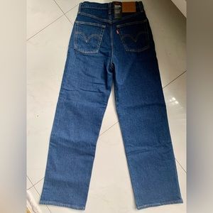 Brand new. Women’s Levi’s Ribcage Straight Ankle Super High Rise